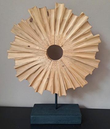 Houten ornament/zon op voet  beschikbaar voor biedingen
