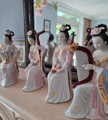 Prachtige Chinees porseleinen beelden beschikbaar voor biedingen