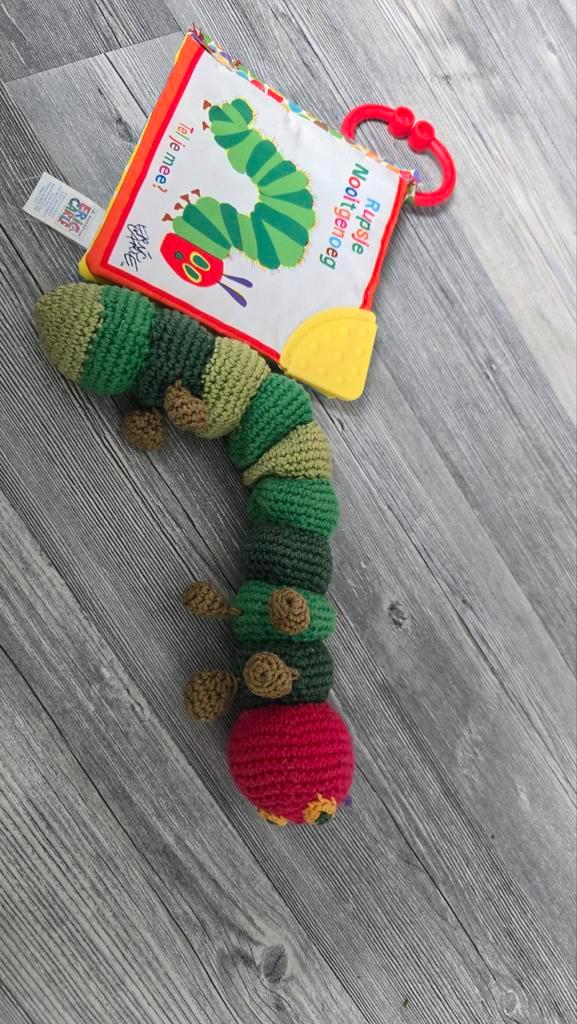 Rupsje Nooitgenoeg Knuffelboekje met gehaakte rups, Kinderen en Baby's, Speelgoed | Babyspeelgoed, Overige typen, Ophalen of Verzenden