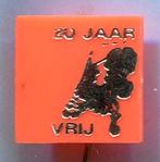 20 Jaar Nederland VRIJ plastic misdruk speldje ( L_051 ), Verzenden, Zo goed als nieuw, Stad of Land, Speldje of Pin