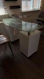 Manicur tafel. Nagelstyliste, Huis en Inrichting, Ophalen, Zo goed als nieuw