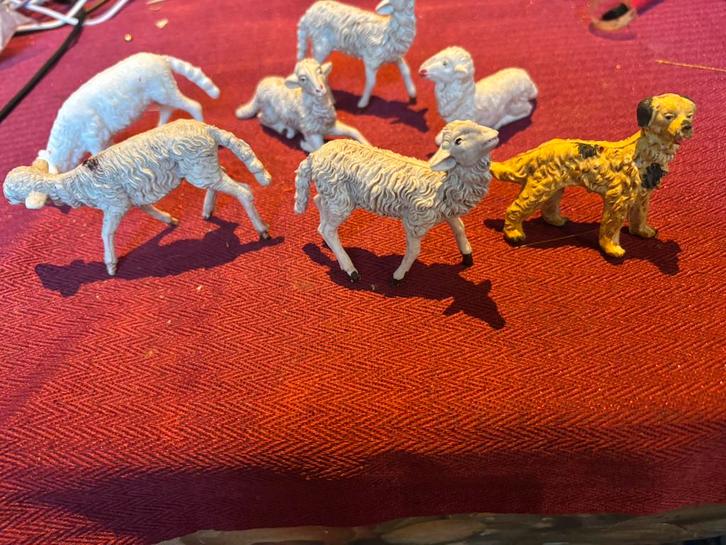 Set van 6 kunststof schapen en hond - 7/10 cm, Diversen, Kerst, Gebruikt, Ophalen of Verzenden