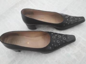 Zwarte dames loafers met studs. Italiaanse instappers 38. beschikbaar voor biedingen