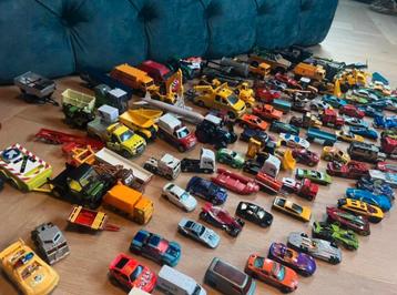 Tas vol aan speelgoed autos beschikbaar voor biedingen