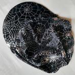 Zwarte fluwelen hoed met zilveren spinnenwebben, Ophalen of Verzenden, Zo goed als nieuw