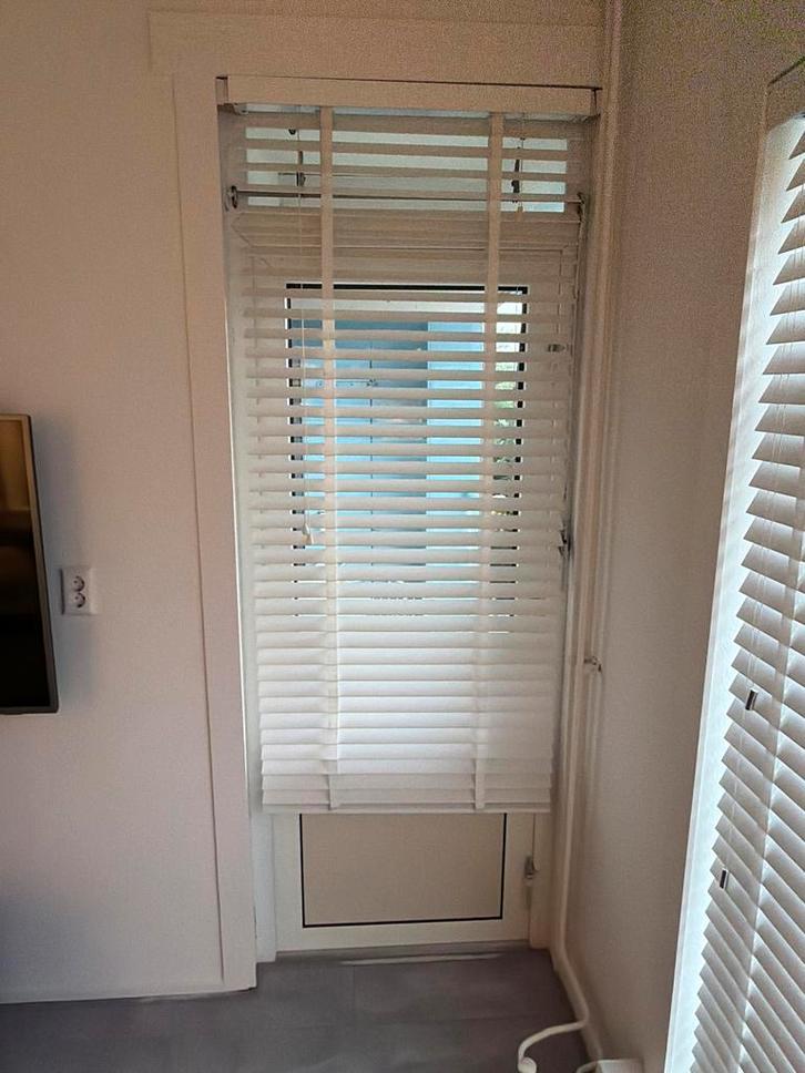 Witte houten jaloezie 80 cm breed, Huis en Inrichting, Stoffering | Gordijnen en Lamellen, Zo goed als nieuw, 100 tot 150 cm, 50 tot 100 cm