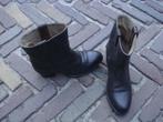 GRATIS VERZENDEN STOERE ZWART BRUINE SENDRA COWBOYLAARZEN 37, Bruin, Verzenden, Lage of Enkellaarzen, Zo goed als nieuw