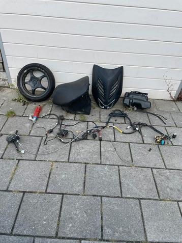 Yamaha aerox onderdelen beschikbaar voor biedingen