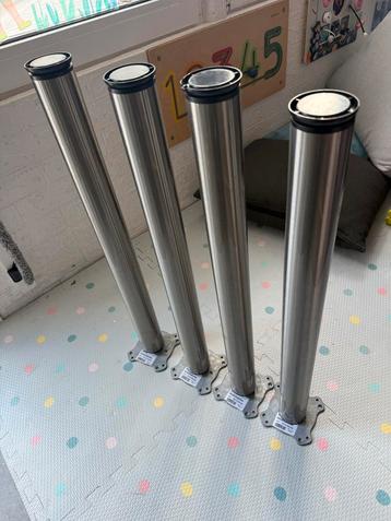 Tafelpoten metaal- Nieuwstaat beschikbaar voor biedingen