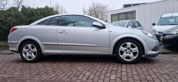 Opel Astra Cabriolet 1.8-16V 140pk 2006, Auto's, Opel, Bedrijf, Astra, ABS, Airbags, Airconditioning, Alarm, Android Auto, Bluetooth