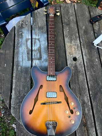 Egmond Hollowbody Bas beschikbaar voor biedingen