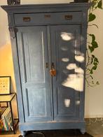 Lavendel kleurige grenen kast, Ophalen