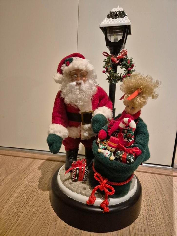 Vintage noel kerstman met meisje, Diversen, Kerst, Ophalen