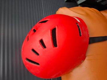 Mooi helm  beschikbaar voor biedingen