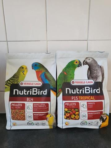 2 volle zakken nutribird pellets