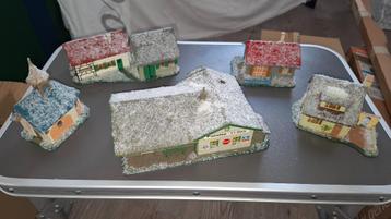 Diverse huisjes etc voor modelspoorbaan beschikbaar voor biedingen
