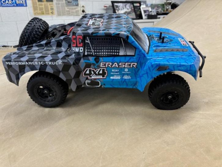 Te koop: Reely Eraser stadium truck 1/8 Brusles 4wiel drive, Hobby en Vrije tijd, Modelbouw | Radiografisch | Auto's, Zo goed als nieuw