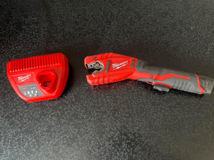 Milwaukee C12 PC-0 12V Li-Ion accu pijpsnijder, Doe-het-zelf en Verbouw, Gereedschap | Handgereedschap, Zo goed als nieuw, Ophalen