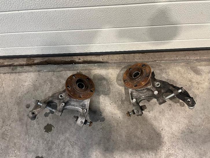 Fusee links rechts achter vw Golf 7 R 5Q0505435J 5Q0505436J, Auto-onderdelen, Besturing, Audi, Seat, Volkswagen, Gebruikt, Ophalen of Verzenden