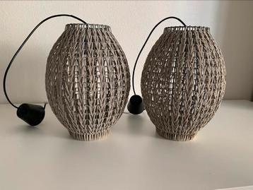 2 Hanglampen riet rotan lichtgrijs naturel 2 stuks beschikbaar voor biedingen