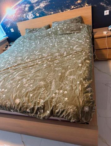 Ikea malm bed compleet met nachtkastje - afbeelding 1