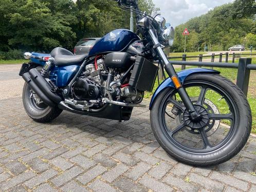 Te koop Honda supermagna blauw on Chrome black, Motoren, Motoren | Honda, Particulier, Chopper, meer dan 35 kW, 4 cilinders, Motorrijbewijs A