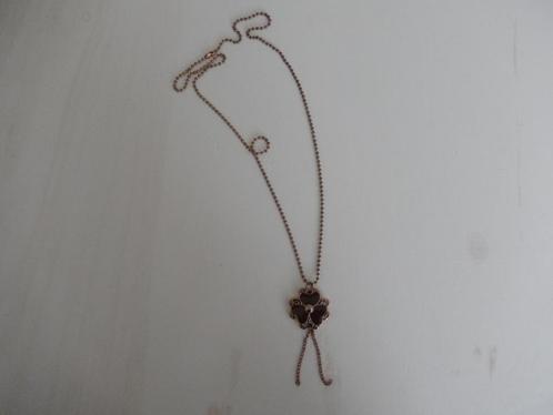 * Koperkleurige ketting met klavertje 3 bloem hanger bruin *, Sieraden, Tassen en Uiterlijk, Kettingen, Zo goed als nieuw, Overige materialen