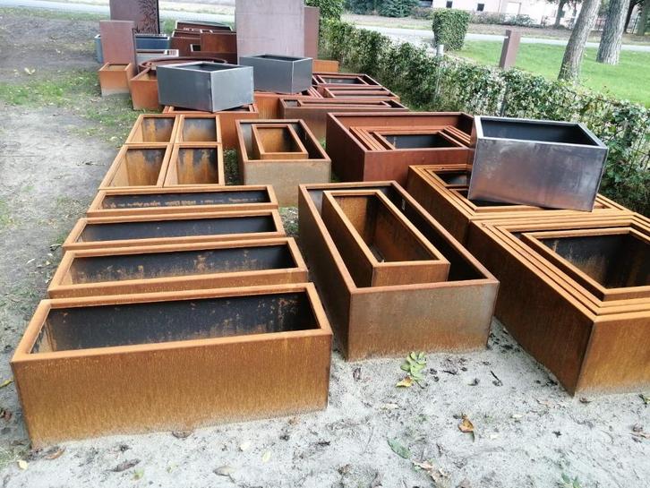 Opruiming diverse plantenbakken enzo, zie omschrijving, Tuin en Terras, Bloembakken en Plantenbakken, Nieuw, Metaal, Balkon, Tuin