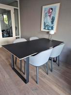 Set van Muuto eettafel met Vitra stoelen, Huis en Inrichting, Ophalen, 50 tot 100 cm, Zo goed als nieuw, Vijf personen of meer
