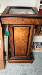 Mahonie houten kast/lessenaar, Ophalen