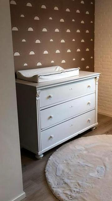 Vintage commode beschikbaar voor biedingen