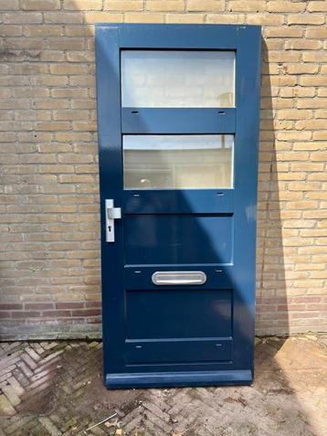 Hard houten voordeur beschikbaar voor biedingen