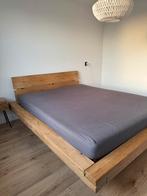 Zwevend bed handgemaakt van massief eiken hout, 160 cm, Ophalen of Verzenden, Hout, Tweepersoons