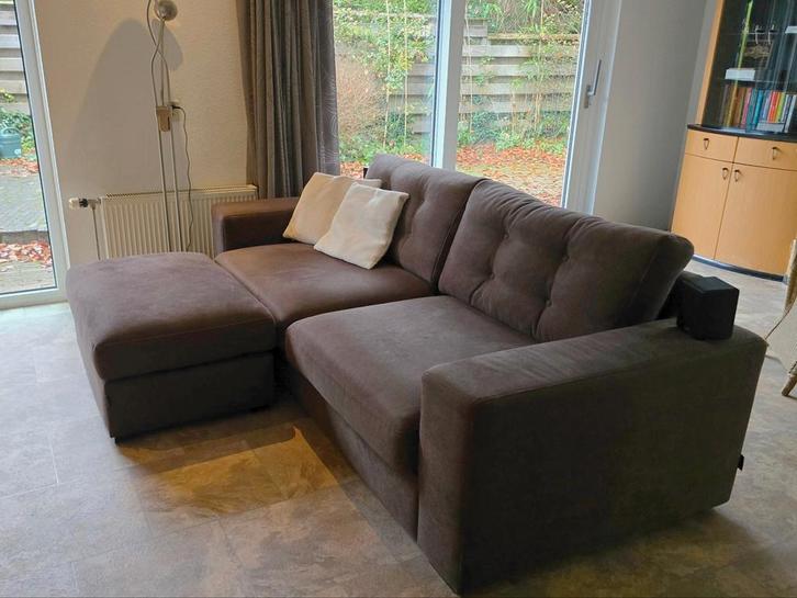 Bruine Urbansofa 3-zitsbank met hocker - zeer nette staat!, Huis en Inrichting, Banken | Bankstellen, Zo goed als nieuw, Driepersoons