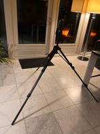 Statief met fotocamera, Audio, Tv en Foto, Fotografie | Statieven en Balhoofden, Ophalen of Verzenden, Zo goed als nieuw, Minder dan 150 cm