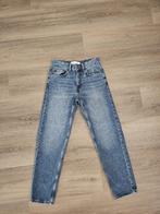 Donkerblauwe Jeans Straight. Maat 34. Merk Bershka. Goede st, Ophalen of Verzenden, Zo goed als nieuw, Blauw, W32 (confectie 46) of kleiner