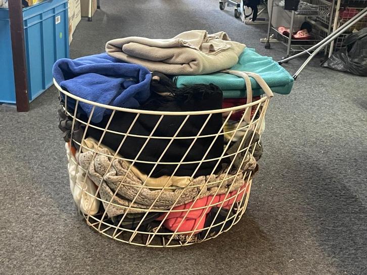 Veel warme plaids/ dekens in onze kringloopwinkel, Huis en Inrichting, Slaapkamer | Beddengoed, Gebruikt, Deken of Dekbed, Eenpersoons