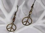 GOUDKLEURIGE PEACE TEKEN OORBELLEN NIEUW, Overige materialen, Hangers, Nieuw, Ophalen of Verzenden