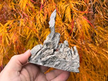 Bonsai Penjing rots ca. 10,9x6,5x14,1 beschikbaar voor biedingen