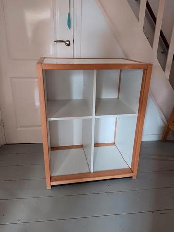Schilte boekenkastje. 