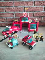 Lego brandweerkazerne met  2 auto's en een helikopter, Kinderen en Baby's, Speelgoed | Duplo en Lego, Ophalen of Verzenden, Gebruikt