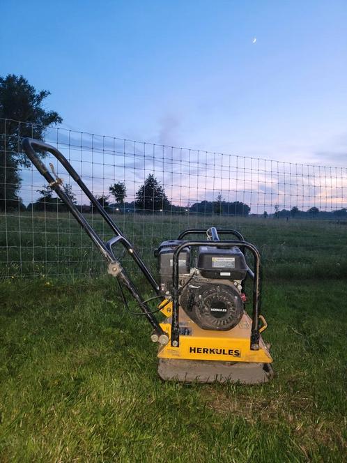 Trilplaat te huur, Doe-het-zelf en Verbouw, Gereedschap | Overige machines, Zo goed als nieuw, Ophalen