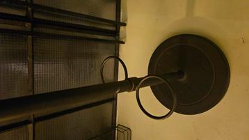 Zware, zwarte, industriële kapstok beschikbaar voor biedingen