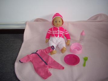 baby pop met acc en extra kleertjes  nieuwstaat beschikbaar voor biedingen