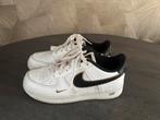 Nike Air Force 1 wit/zwart met goudaccenten, Wit, Ophalen of Verzenden, Sneakers of Gympen, Gedragen
