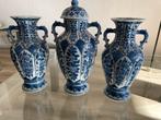 3  vazen van blauw-wit Chinees porselein. Onderaan gemerkt, Antiek en Kunst, Ophalen
