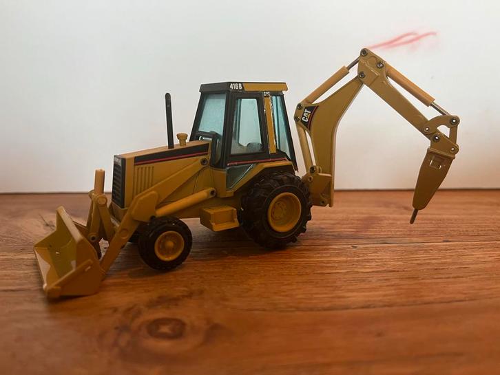 Caterpillar 416B Backhoe Loader met Hydraulische Hamer, Hobby en Vrije tijd, Modelauto's | 1:50, Zo goed als nieuw, Overige merken