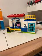 Lego Duplo Politiebureau met Auto, Kinderen en Baby's, Speelgoed | Duplo en Lego, Ophalen of Verzenden, Zo goed als nieuw, Complete set