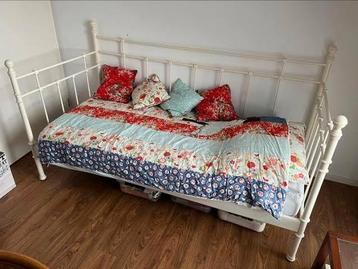 Stalen bed compleet beschikbaar voor biedingen
