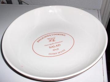 vintage porceleinen aardewerken servies beschikbaar voor biedingen